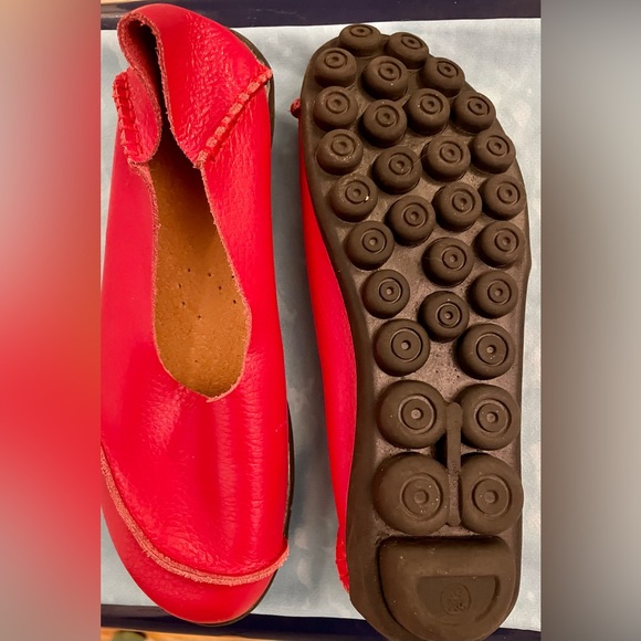 Women's Soft Red Leather Loafers
Slip-on. Comfortable Flats Shoes w/Grip Sole. - Picture 4 of 10